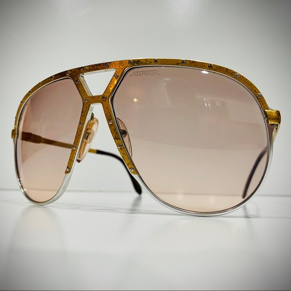 Meet your Posher, Tommy - Picture 7 of 15